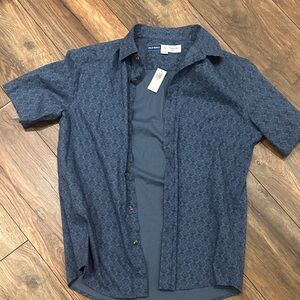 Old Navy Men's Patterned Navy Button Down Shirt